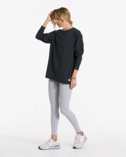 Long-Sleeve Feather Tee | Washed Black 11 Long-Sleeve Feather Tee | Washed Black -Chic Warp Sales VW1028WBL 02074