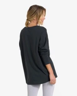 Long-Sleeve Feather Tee | Washed Black 9 Long-Sleeve Feather Tee | Washed Black -Chic Warp Sales VW1028WBL 02101 top