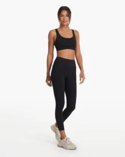 Stride Bra | Black -Chic Warp Sales VW1036BLK FA22 W ECOMM FULL 2564