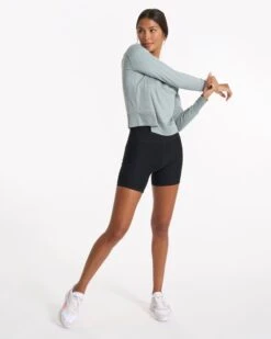 Daydream Crew | Stormy Heather 13 Daydream Crew | Stormy Heather -Chic Warp Sales VW133HSR SP23 W ECOMM TOPS DETAIL 03349 1x1 f2a7577f f198 4017 ba8b c0f8403b3996