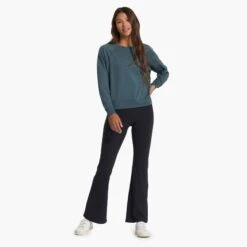 Long-Sleeve Halo Crew | Stone Heather -Chic Warp Sales VW241HSO FA22 W ECOMM FULL 6497