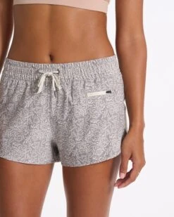 Clementine Short 2.0 | Pale Wheat Samba 11 Clementine Short 2.0 | Pale Wheat Samba -Chic Warp Sales VW3000PWS SP23 W ECOMM SHORTS BOTTOM 00918 1x1 6336c145 a6ba 4a24 8cc6 f058cb48dd42