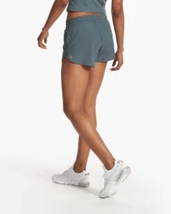 Clementine 4" Short 2.0 | Lake -Chic Warp Sales VW3004LAK FA23 W ECOMM SHORTS BACK BOTTOMS 6