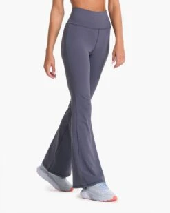 Studio Flare | Azure -Chic Warp Sales VW4043AZR FA22 W ECOMM BOTTOM 7798 1x1 185c859b 65e2 4115 b995 9317dcb1de8d