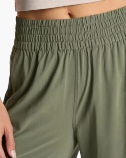 Villa Wideleg | Pistachio 10 Villa Wideleg | Pistachio -Chic Warp Sales VW4047PSO FA23 W ECOMM PANTS DETAIL 8 4x5 79c3ceef deda 4b0d ab88 169cb64adcc7