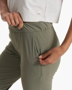 Miles Ankle Pant | Pistachio 11 Miles Ankle Pant | Pistachio -Chic Warp Sales VW404PSO SP23 W ECOMM PANTS 4030 DETAIL 1x1 cba14ad1 d6df 4ac5 aebd f7634ee53050