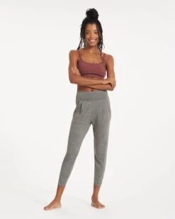 Lux At Ease Pant | Heather Grey -Chic Warp Sales VW427HTG FA22 W ECOMM CURVE 02888 1x1 0ff8f9c7 7563 4cf4 8706 26b689b01050