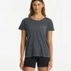 Script Tee | Charcoal -Chic Warp Sales VW988CCL FA22 W ECOMM TOP 05231